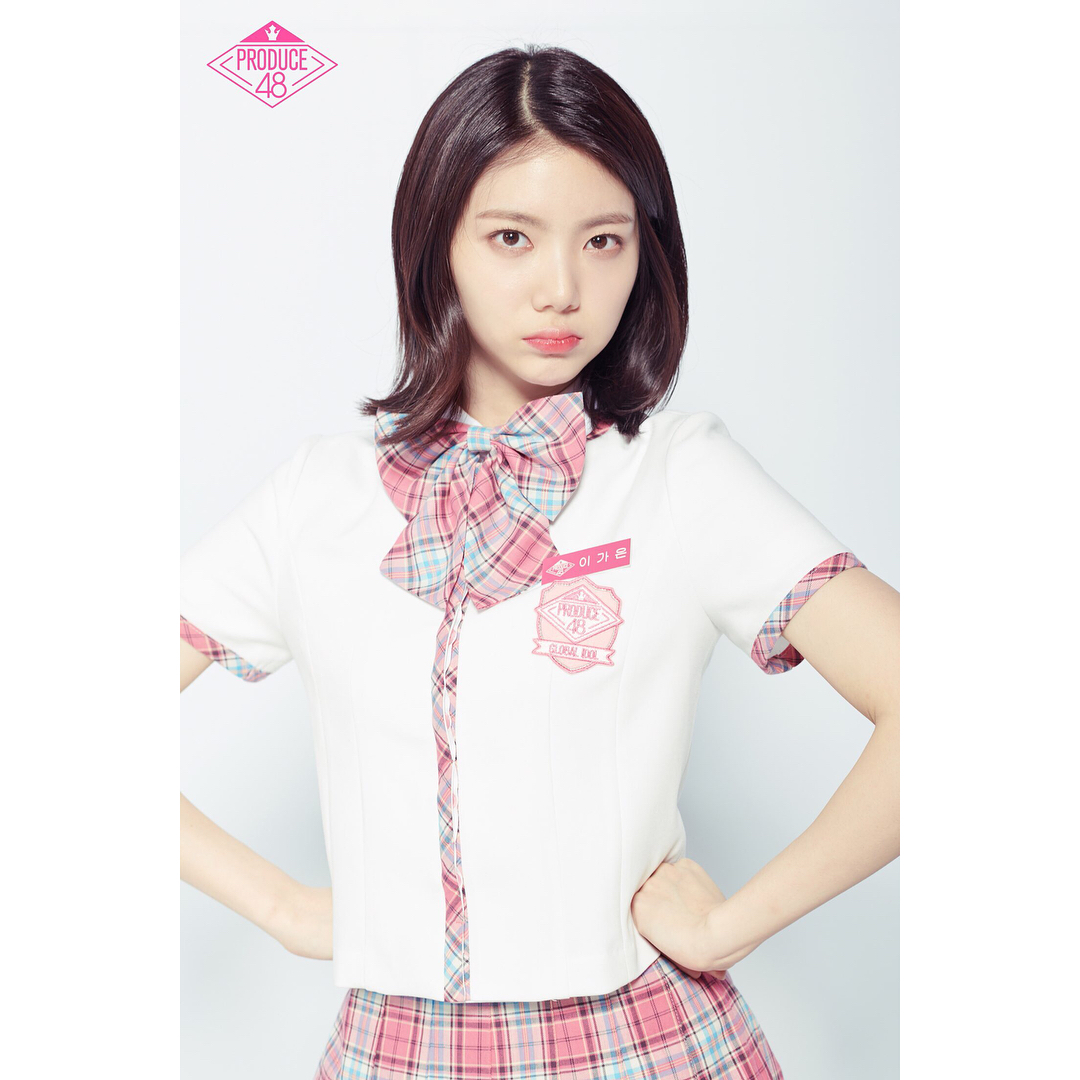 story为正在参加《produce48》的同公司前辈李佳恩应援