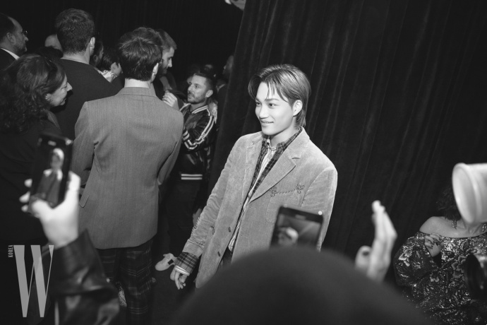 2018exokai:出席gucci 2019 春夏系列大秀_圖片_視頻集錦-愛豆app